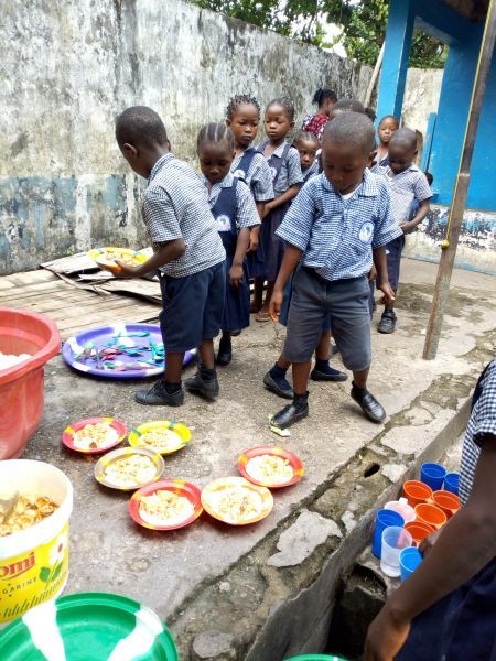 FeedingProgramm 05 06 19-kids eating (3)
